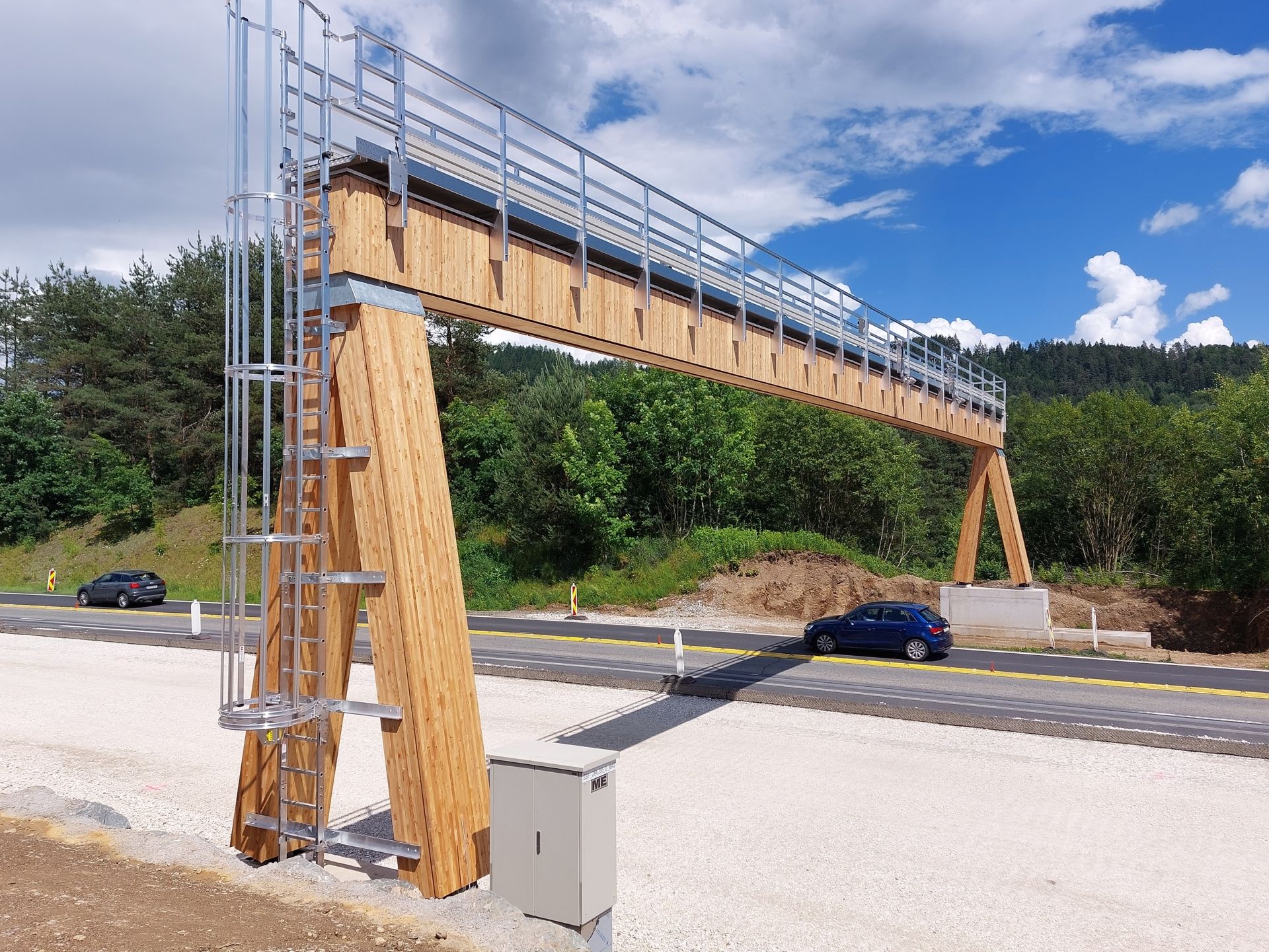 Ecological gantry 2 (side view)